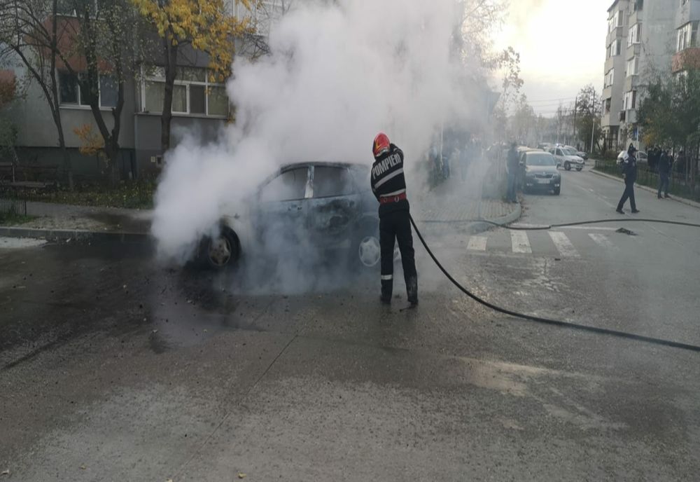 VIDEO. Le-a luat foc autoturismul, în mers