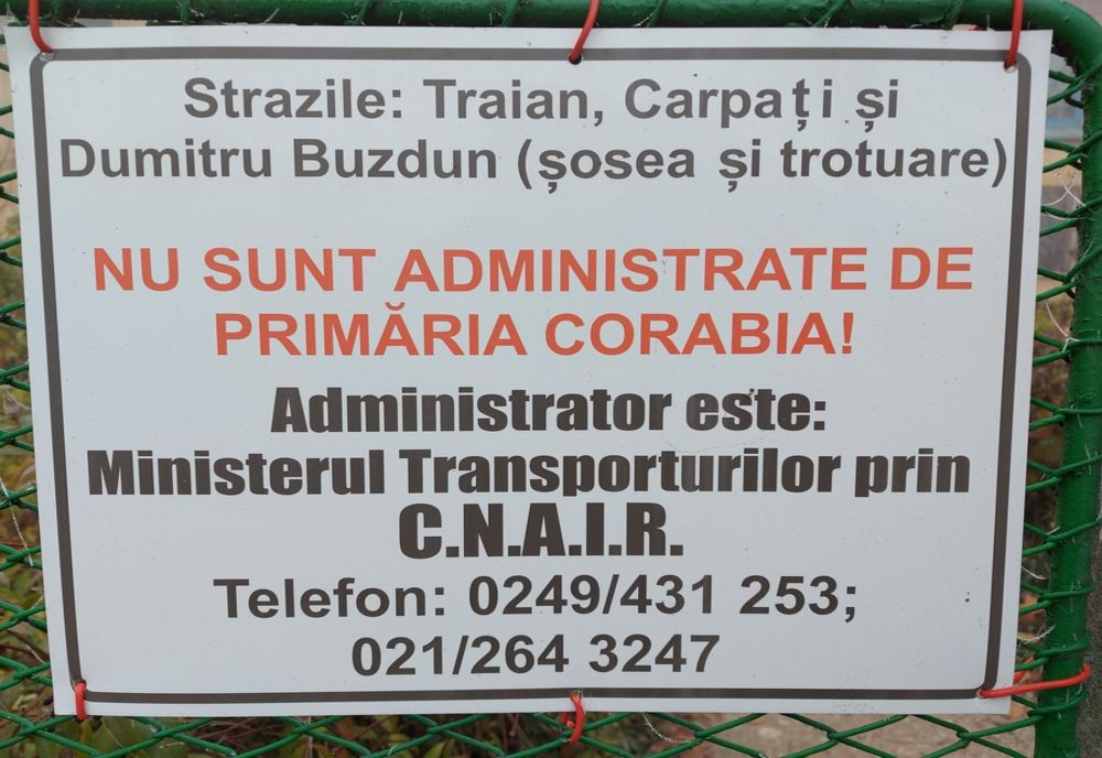 Decizie luată de o primărie din Olt: A amplasat panouri cu datele de contact ale CNAIR, pe străzile degradate pe care nu le administrează
