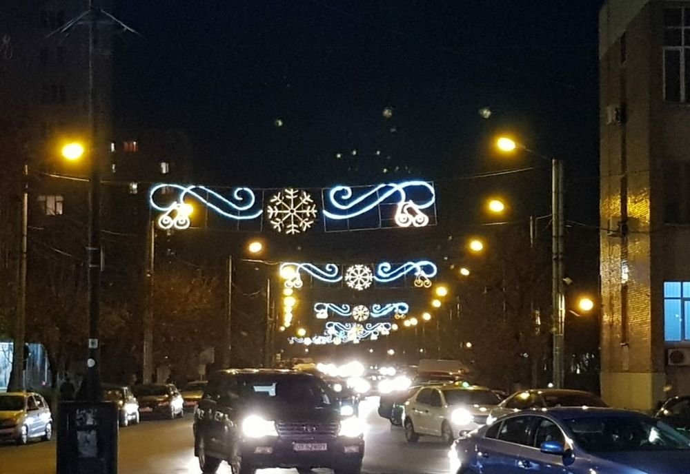 Slatina: S-au aprins luminiţile de Sărbători