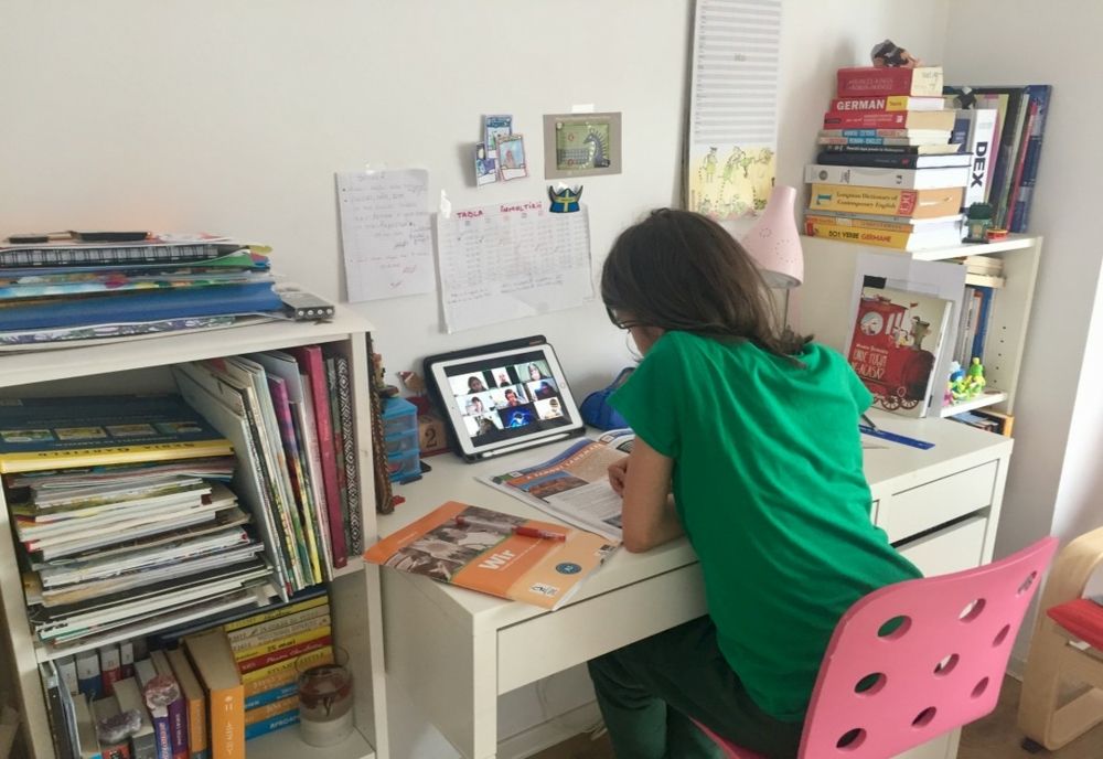 Încă un oraş din Olt accesează fonduri europene pentru achiziţia de tablete, laptopuri şi alte echipamente IT pentru elevi