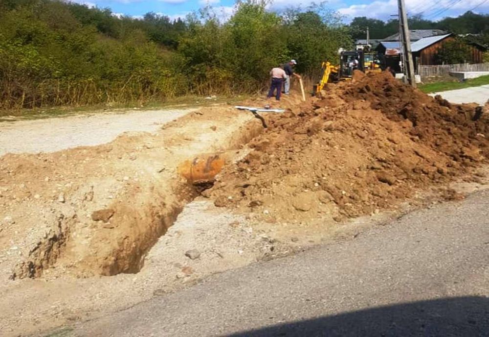 Lucrări de extindere a reţelei de alimentare cu apă şi canalizare din oraşul Potcoava