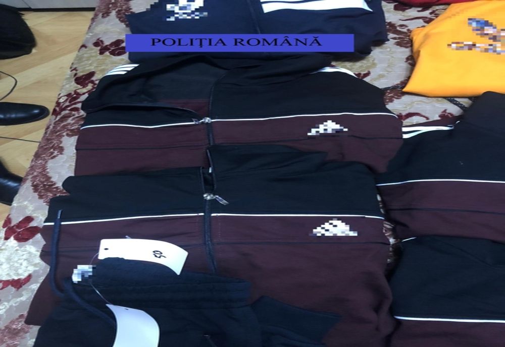 Poliţiştii din Olt, percheziţii la persoane care fac comerţ cu produse contrafăcute