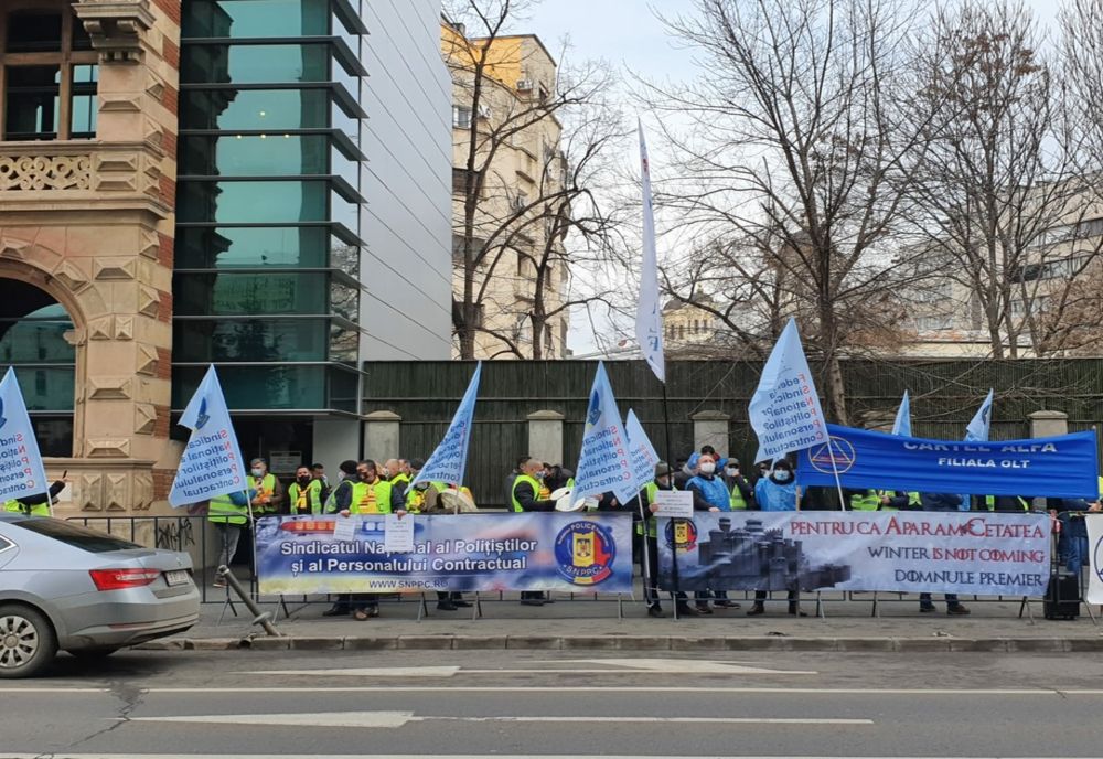 Protest la Ministerul Muncii. Zeci de sindicalişti din Olt, prezenţi