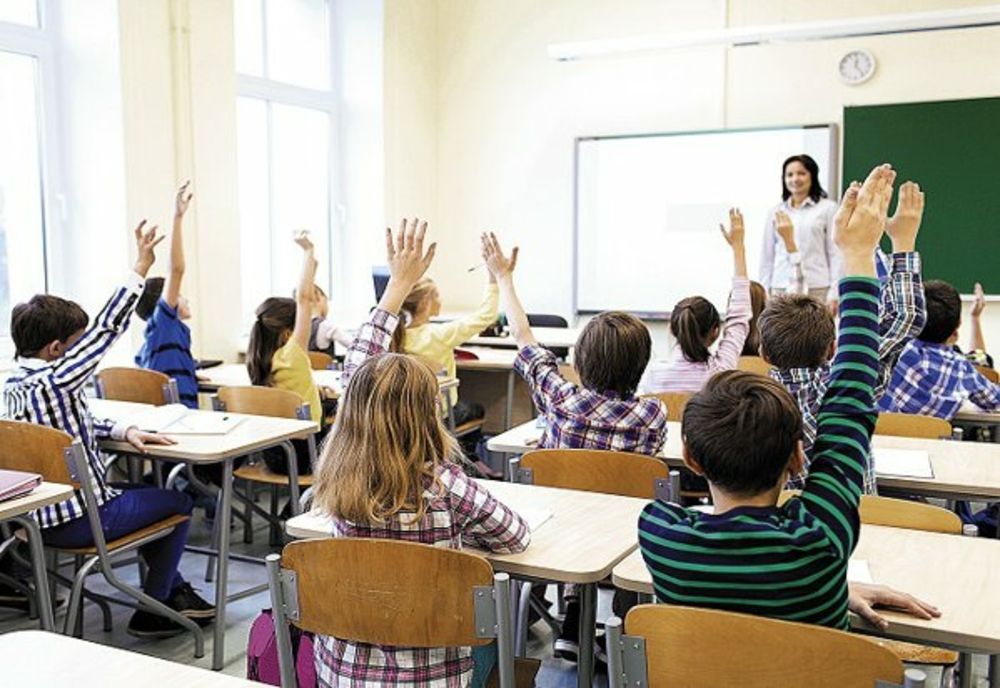 Slatina: Elevii revin de luni la şcoală, după o săptămână de online