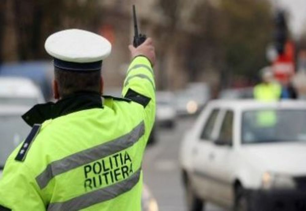 Dosar penal pentru un tânăr din Olt, fără permis, la volanul unei maşini neînmatriculate