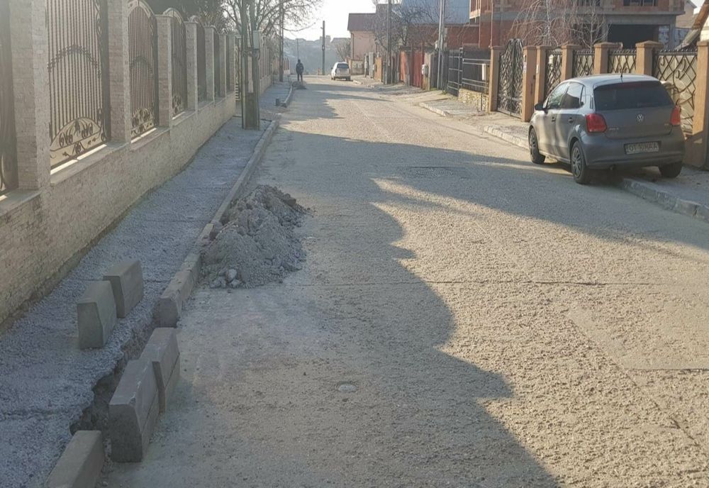 Slatina: Stradă dintr-o zonă de case, asfaltată