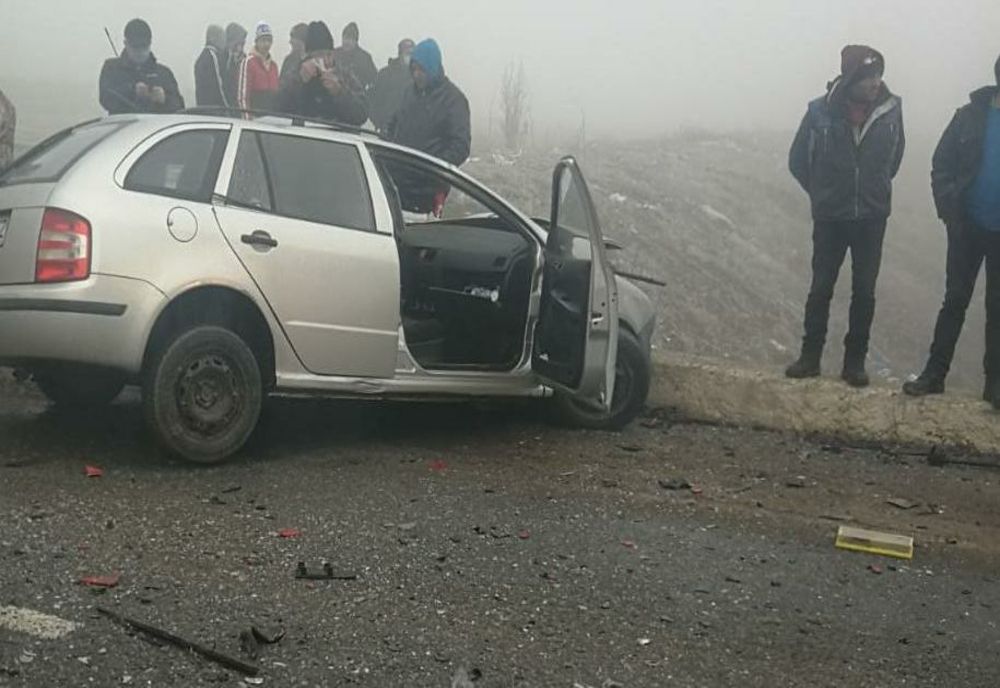 Olt: O persoană la spital dupăc e a intrat cu maşina într-un autocamion