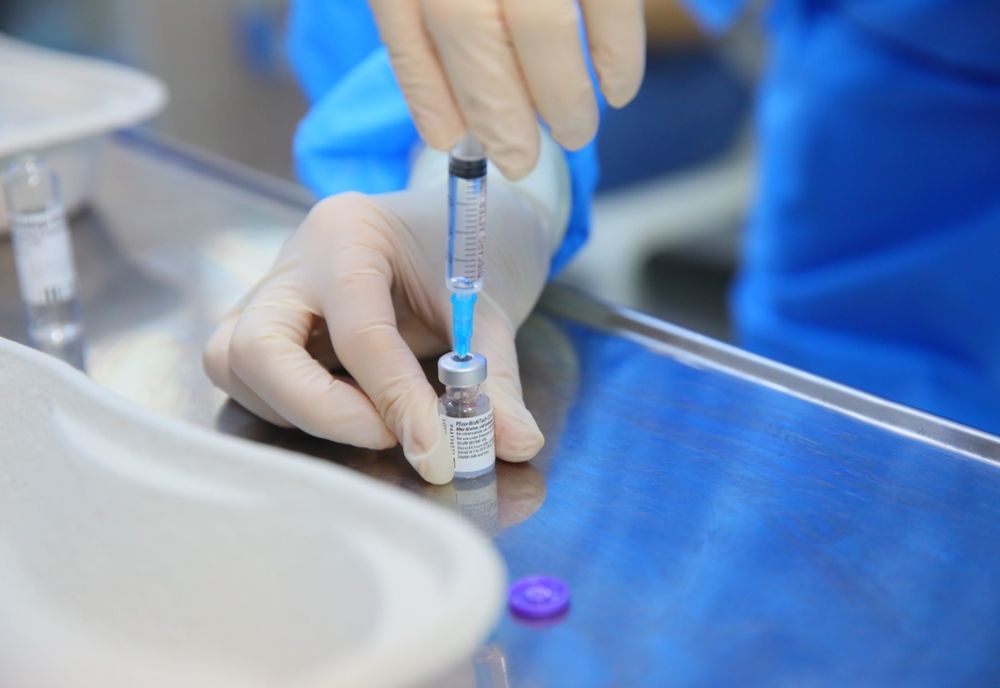 Raport: Câte persoane au avut reacţii adverse în urma vaccinării împotriva COVID-19