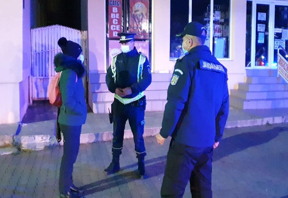 Poliţiştii şi jandarmii din Olt, controale pentru respectarea interdicţii de deplasare după ora 22.00