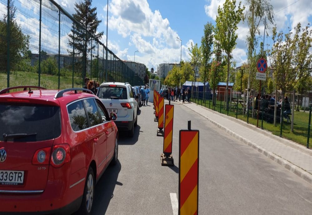 Vaccinarea din maşină, la Slatina. Câte persoane s-au imunizat împotriva COVID-19, în prima zi a centrului de la Parcul Tineretului