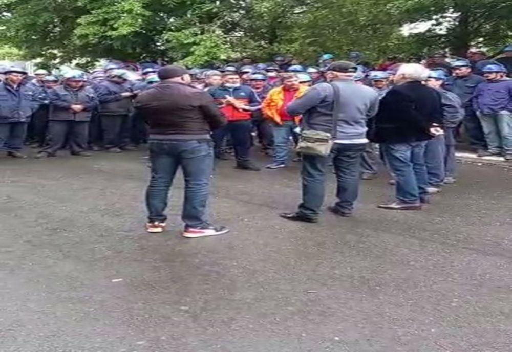 VIDEO. Muncitorii de la Fabrica de Vagoane din Caracal continuă protestul