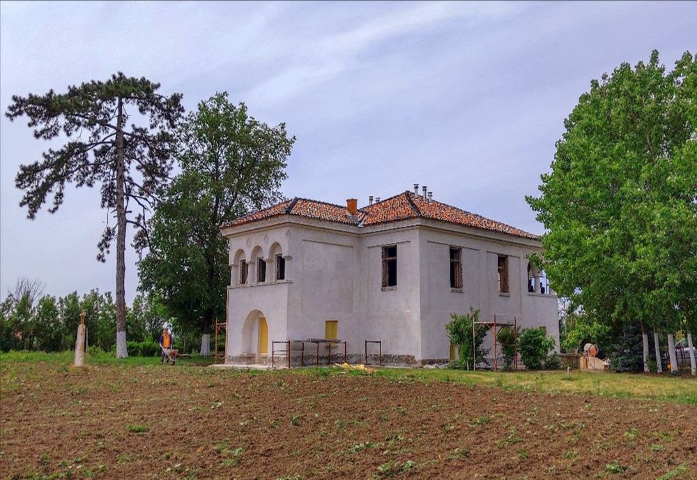 Fost conac din Olt, reabilitat de un ONG şi transformat în centru educaţional