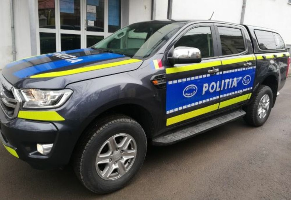 VIDEO. Un bărbat din Olt, filmat când îşi maltratează câinele. S-a ales cu dosar penal