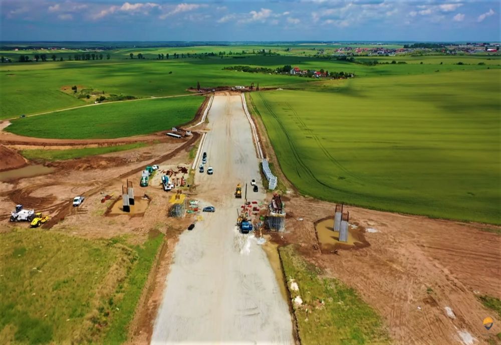 VIDEO: Lucrările pe tronsonul 1 al Drumului Expres, între Craiova şi Balş, avansează cu greu