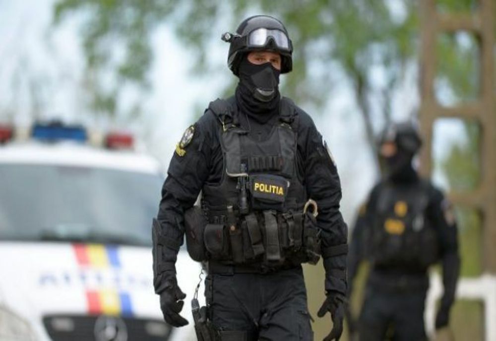 VIDEO. Percheziţii într-un dosar de trafic de droguri. Procurorii DIICOT au descins şi în judeţul Olt