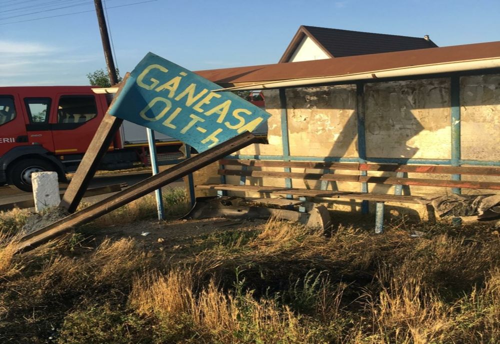 Olt: Un autoturism a lovit trenul Regio Râmicu Vâlcea – Piatra-Olt