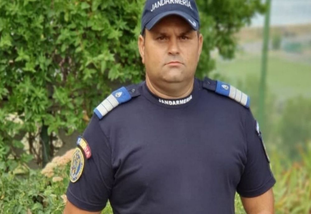 Șoferiță atacată de pasagerul din dreapta. Un jandarm a intervenit