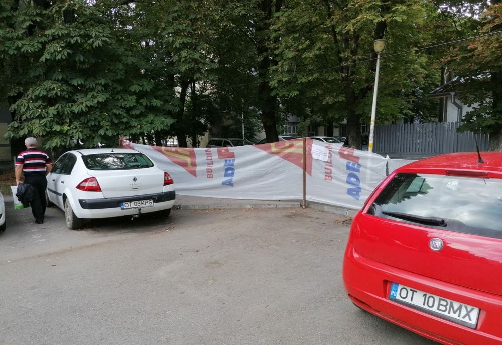 A început instalarea primei parcări modulare din Slatina