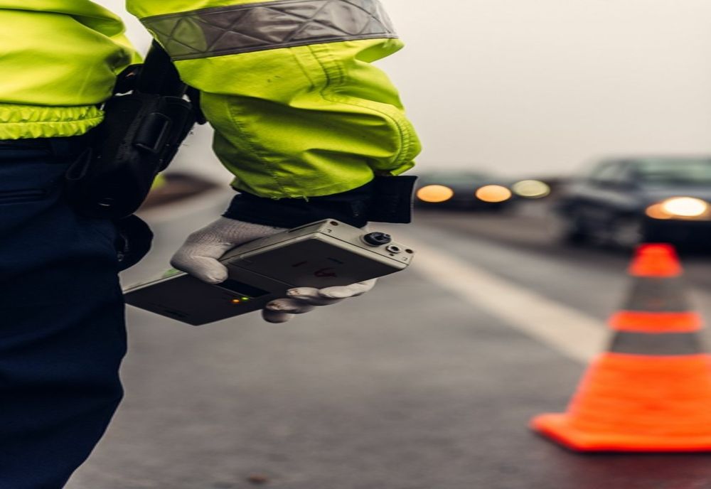 Olt: Sute de amenzi şi zeci de permise de conducere reţinute, în urma unei acţiuni a poliţiştilor