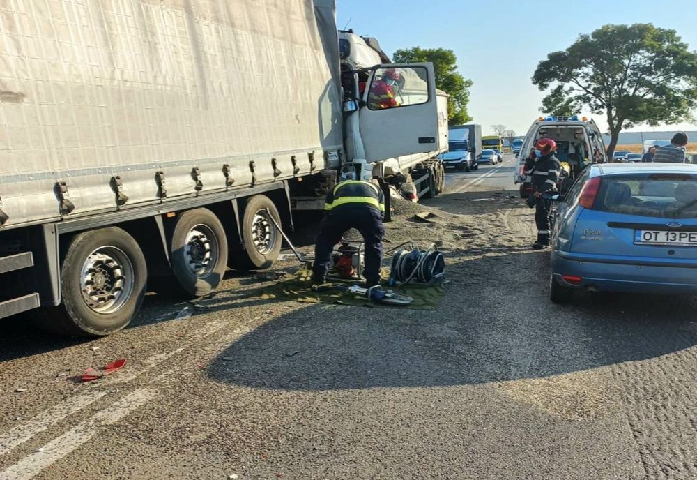 Olt: Trafic rutier blocat între Balş şi Slatina din cauza unui accident