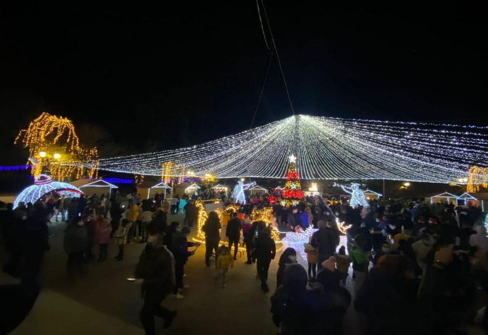 Caracal: S-a aprins iluminatul de Sărbători