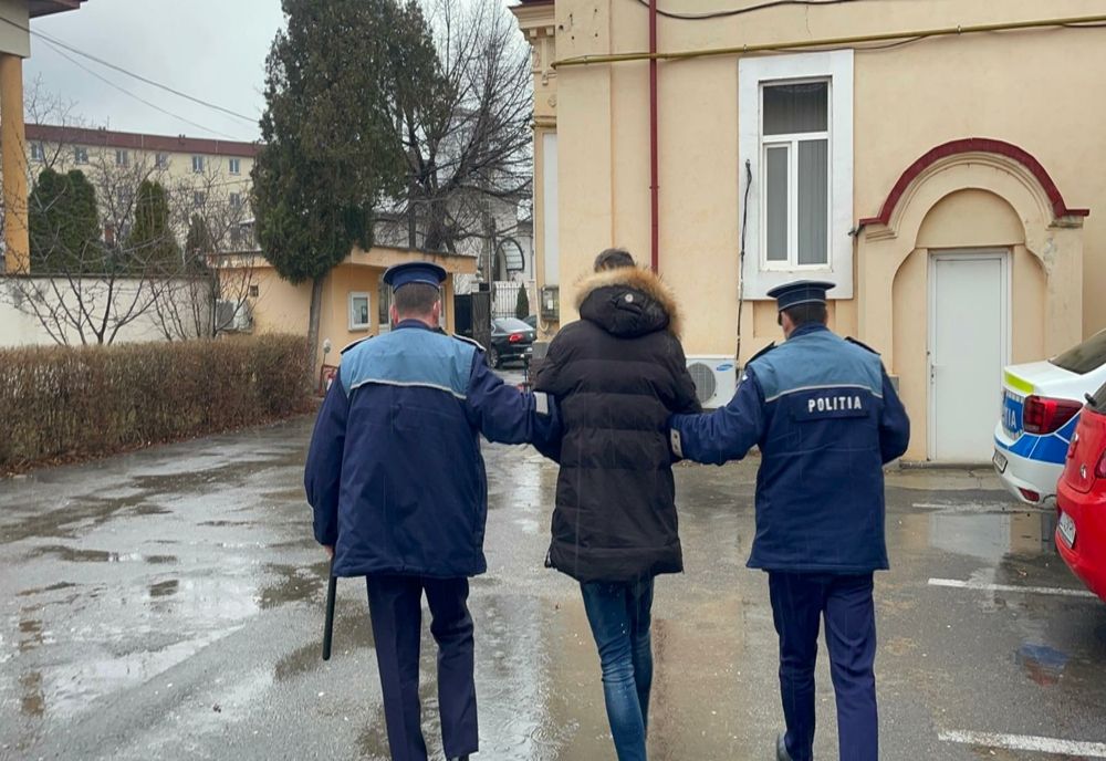 VIDEO | Craiova: Un tânăr din Caracal, reţinut după ce a tâlhărit o bătrână