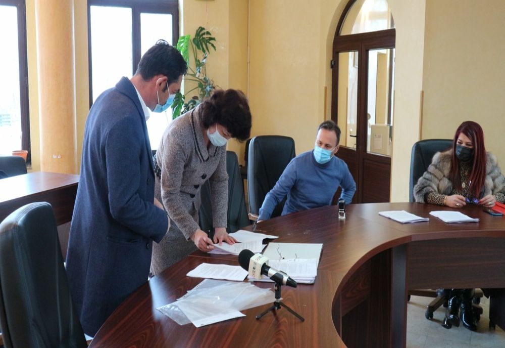 Noii directori de școli au semnat contractele de management. Ce durată au