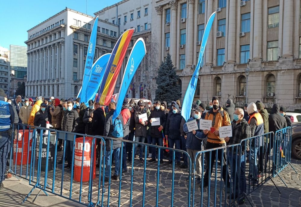 Guvernul, pichetat de angajaţii Alro patru zile la rând
