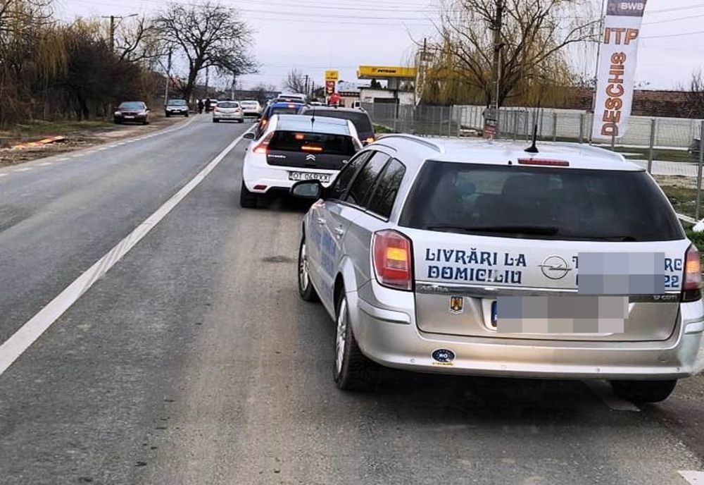 Olt: Şoferii au făcut cozi la benzinării, de teama scumpirii carburantului