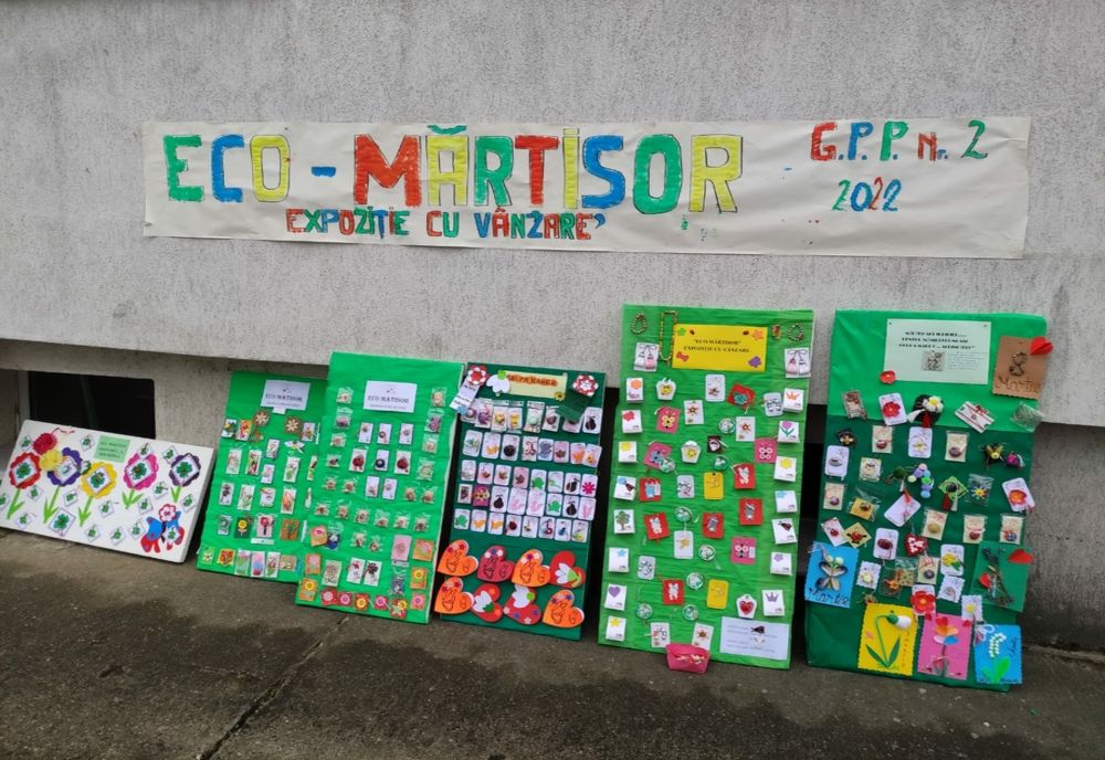 Târg eco de Mărţişor, organizat de preşcolarii şi cadrele didactice de la o grădiniţă din Slatina