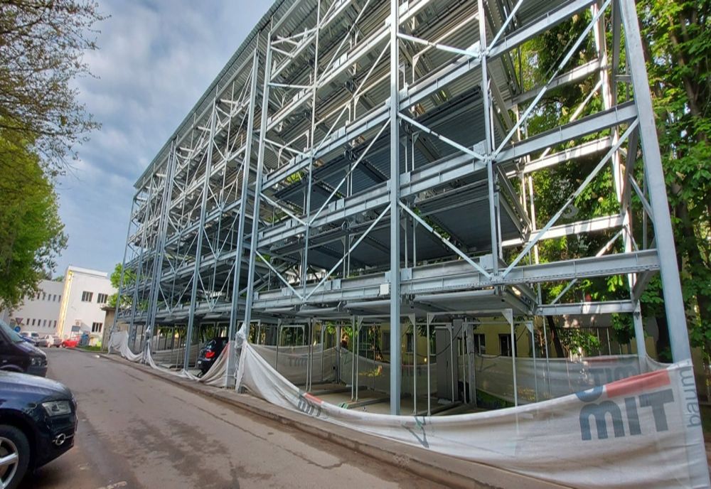 O primărie din ţară vrea să preia modelul parcărilor puzzle din Slatina