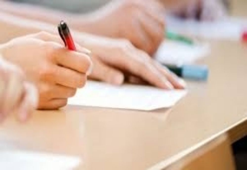 Evaluarea Naţională 2022. Elevii de la două şcoli din Olt au primit subiectele pentru şcolile în limba maghiară