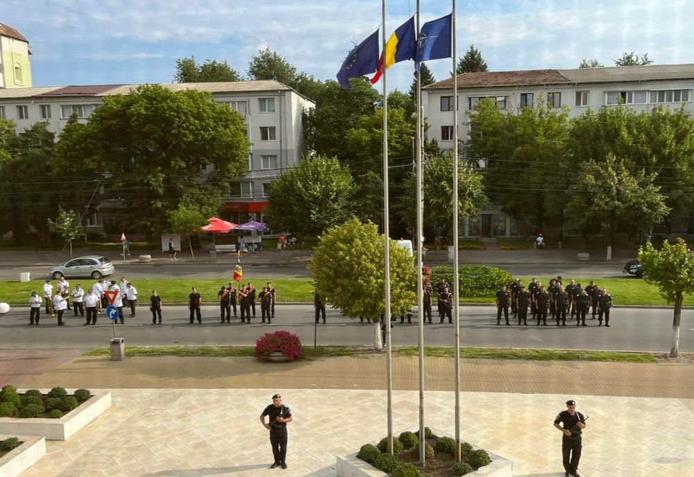 Autorităţile din judeţul Olt au marcat Ziua Imnului Naţional