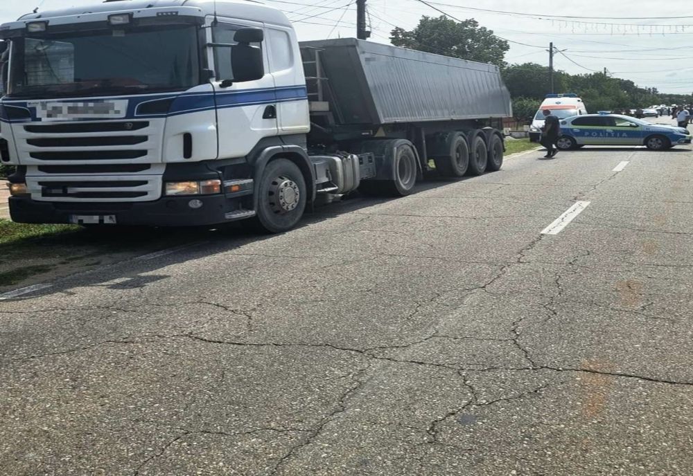 Olt: Fetiţă lovită mortal de un autocamion