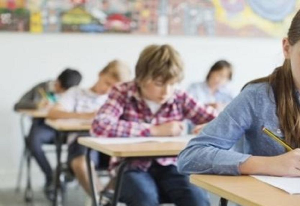 Mai multe cazuri de păduchi, în şcolile şi grădiniţele din judeţul Olt