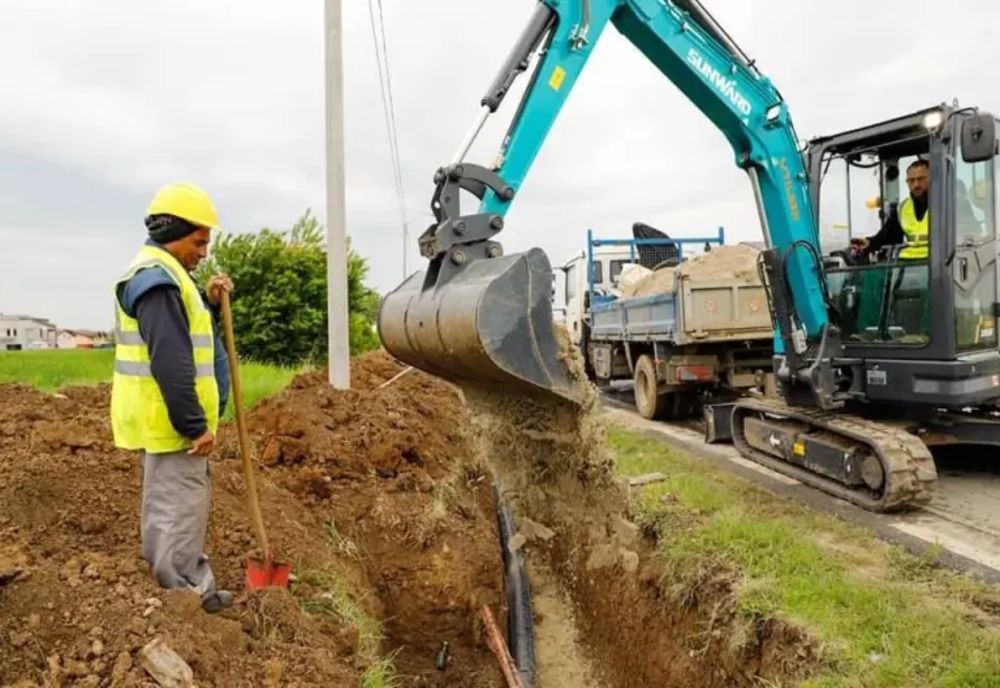 Olt: Se lucrează pentru racordarea locuinţelor din Balş la reţelele de canalizare şi gaze naturale