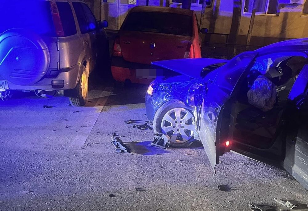 Slatina: O şoferiţă începătoare a lovit mai multe maşini parcate