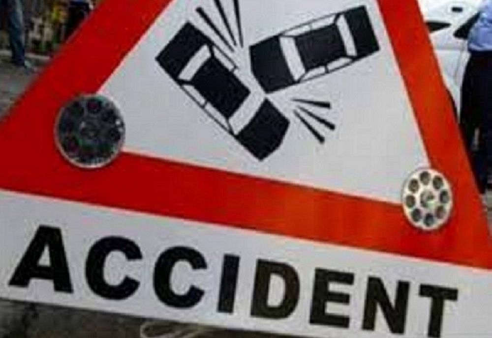 Slatina: Copil lovit de o maşină, în parcarea unui supermarket 