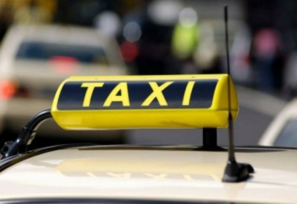 Un taximetrist a rămas fără toți banii pe care-i avea în mașină