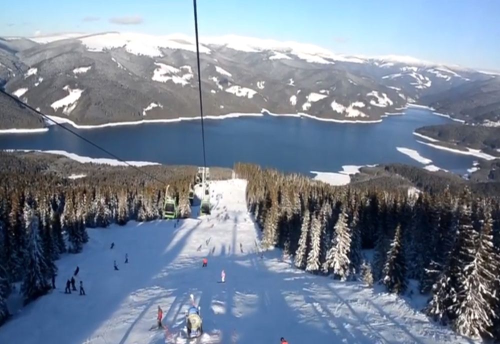 Pe 1 decembrie se deschide pârtia Transalpina. Cât costă skipass-ul pentru o persoană