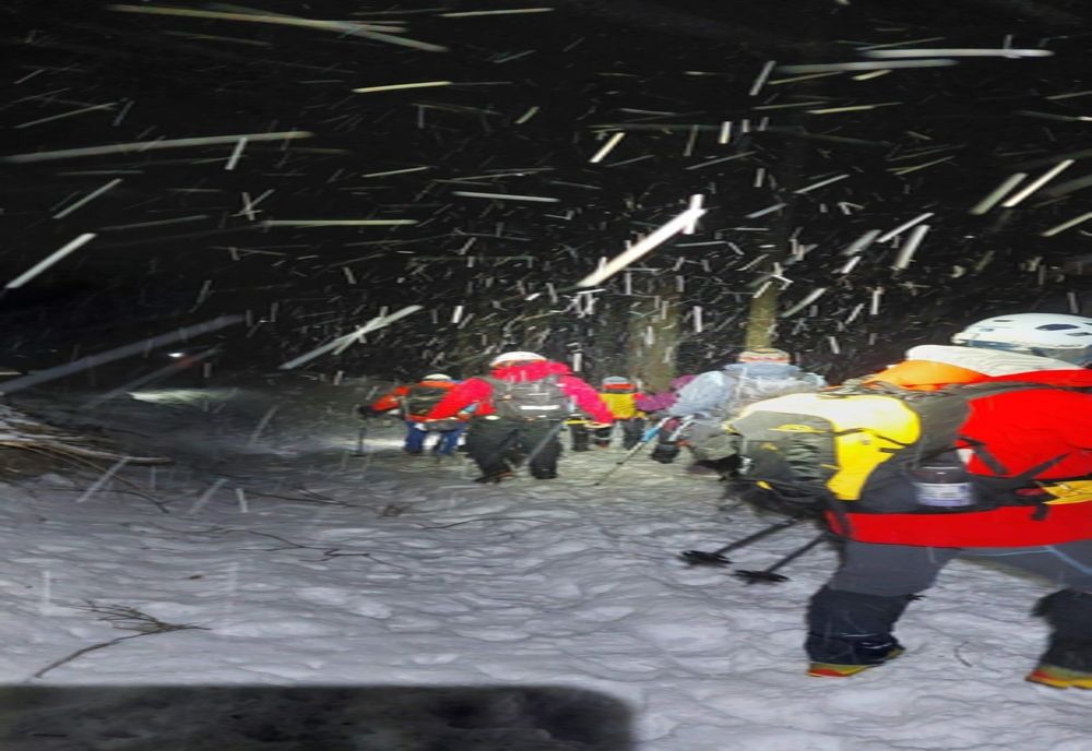 RECOMANDĂRILE SALVAMONT: CE REGULI TREBUIE SĂ RESPECTĂM PE MUNTE ÎN FUNCȚIE DE VREME