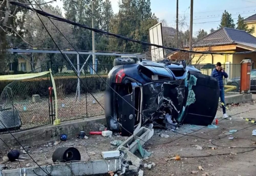 UN MORT ȘI TREI RĂNIȚI ÎNTR-UN ACCIDENT GRAV PROVOCAT DE UN TÂNĂR DE 18 ANI BĂUT LA VOLAN