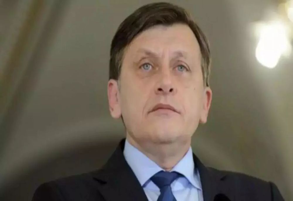 CRIN ANTONESCU LANSEAZĂ PROVOCĂRI PENTRU SUSȚINĂTORII LUI NICUȘOR DAN: „NU MAI STAȚI CU OCHII PE PNL ȘI PSD! VEDEȚI-VĂ DE CAMPANIA VOASTRĂ!”