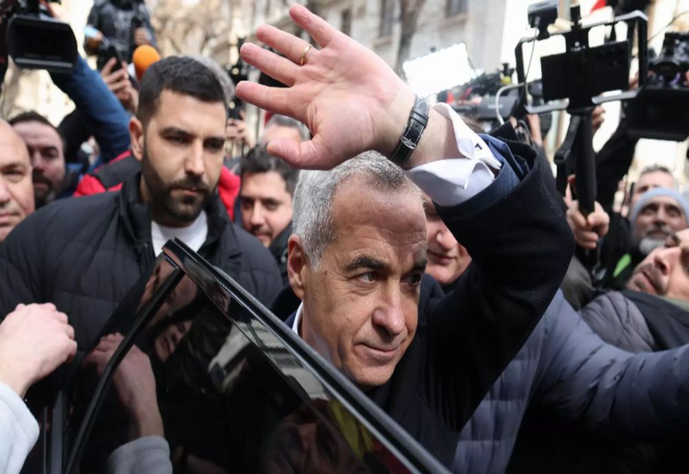 CĂLIN GEORGESCU, LA IEȘIREA DE LA JUDECĂTORIA SECTORULUI 1: ESTE O HĂRȚUIRE POLITICĂ FĂȚIȘĂ, INCOMPATIBILĂ CU LEGEA ȘI CU BUNUL SIMȚ. INSTANȚA A RĂMAS ÎN PRONUNȚARE