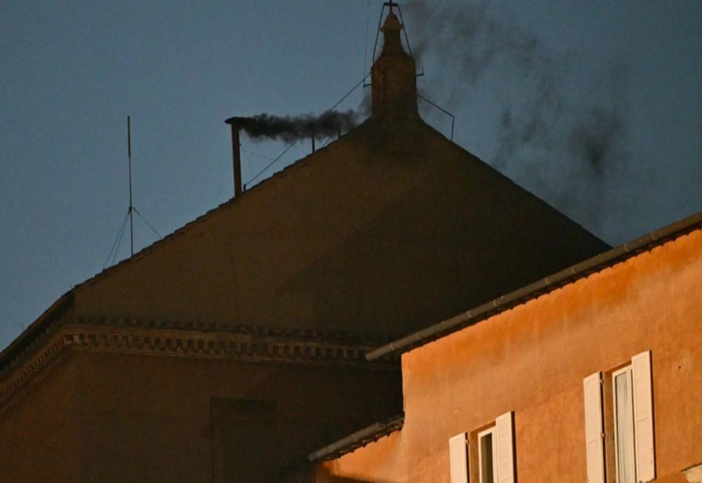 FUM NEGRU LA VATICAN: AL DOILEA VOT AL CONCLAVULUI, FĂRĂ REZULTAT