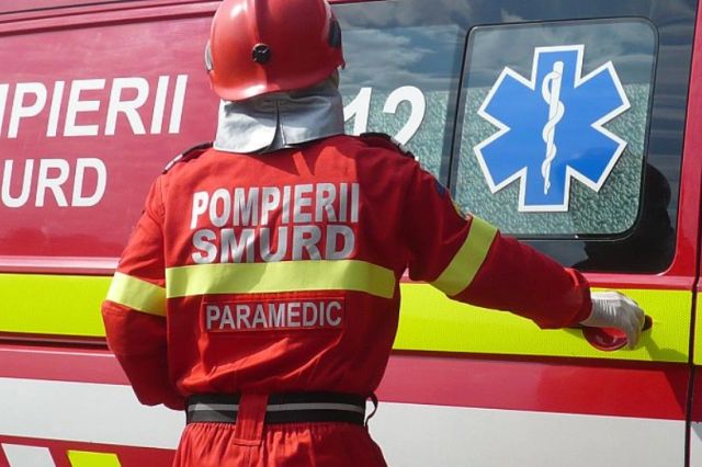 Pilot de deltaplan, rănit după ce s-a agățat de un copac și a căzut în Alba