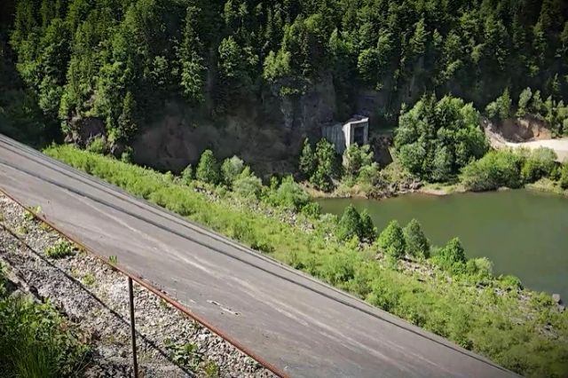 Bătaie de joc pe bani publici. S-au pompat 12 miliarde de lei, dar hidrocentrala de la Răstolnița nu funcționează - VIDEO