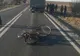 Biciclist spulberat de o autoutilitară, pe un drum național din Olt - VIDEO