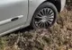 Accident în Slatina: A intrat cu maşina într-un pom, în timp ce se certa cu un alt şofer - FOTO