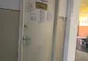 Angajaţii unei primării din Olt se protejează de gripă într-un mod inedit: Au pus tifon îmbibat în spirt, pe clanţele uşilor